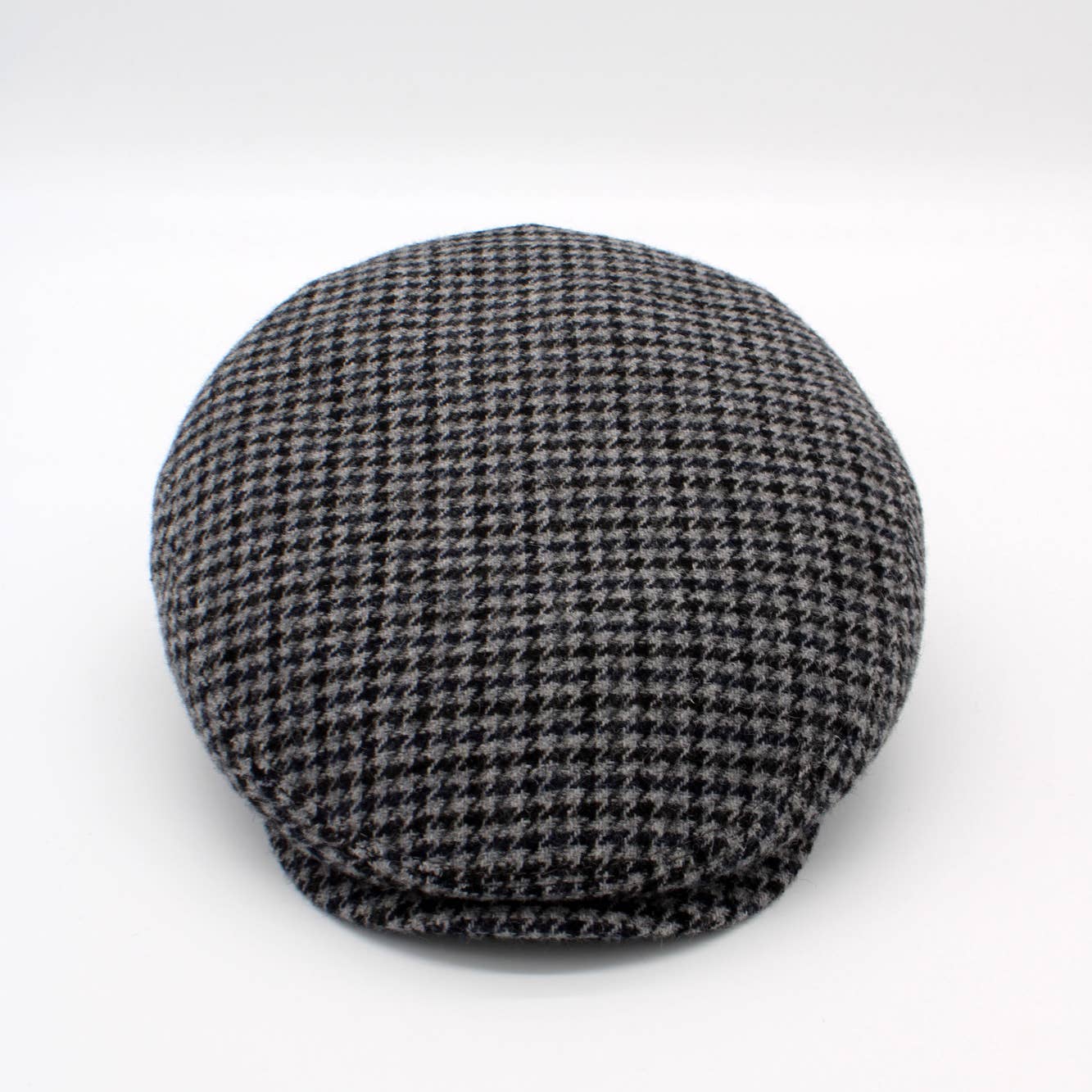 The Grey Houndstooth Wool Cap by Hologramme Paris