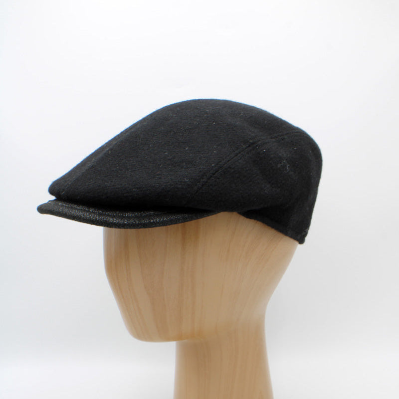 The "First Class Black" Flat Cap by Hologramme Paris