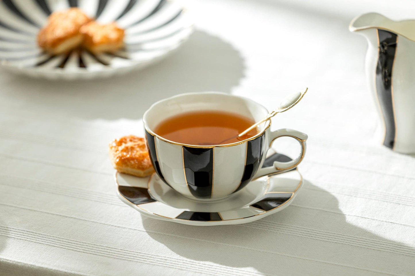 Black and White Scallop Fine Porcelain 11 Piece Tea Set