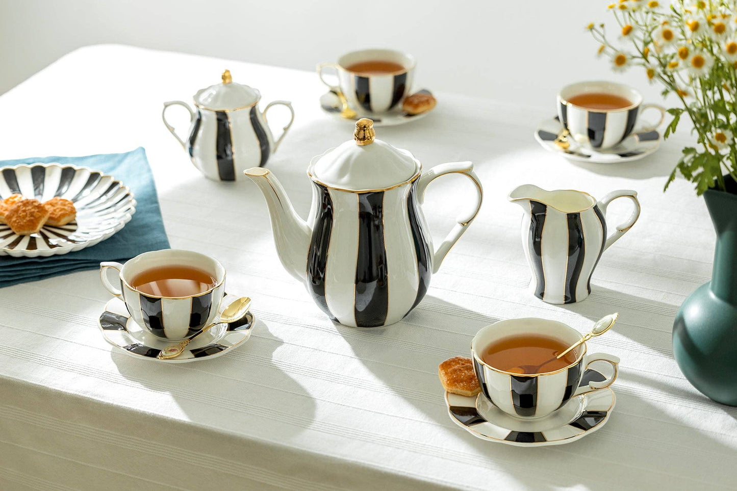 Black and White Scallop Fine Porcelain 11 Piece Tea Set