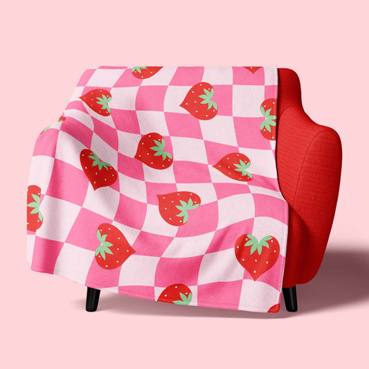 STRAWBERRY HEART CHECKBOARD FLEECE BLANKET